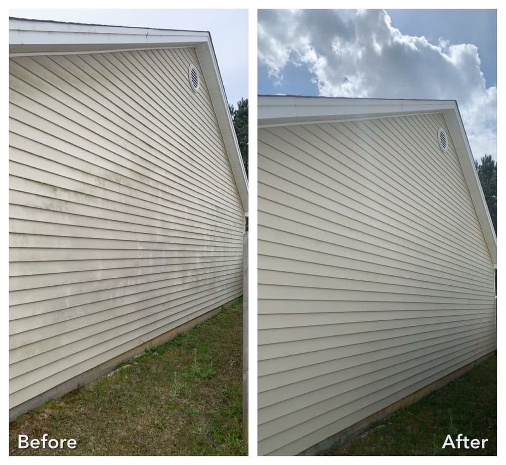 Before and after images of house siding cleaning, showcasing significant dirt removal and restoration.